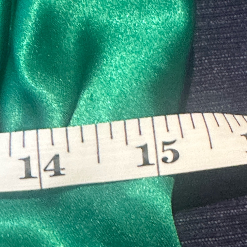 Elegant Green One-Shoulder Dress - Picture 15 of 15